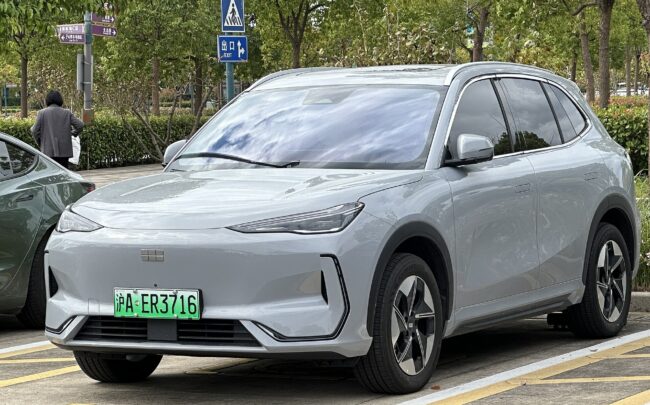 Geely: čínsky koncern, ktorý vlastní Volvo, Polestar a Zeekr