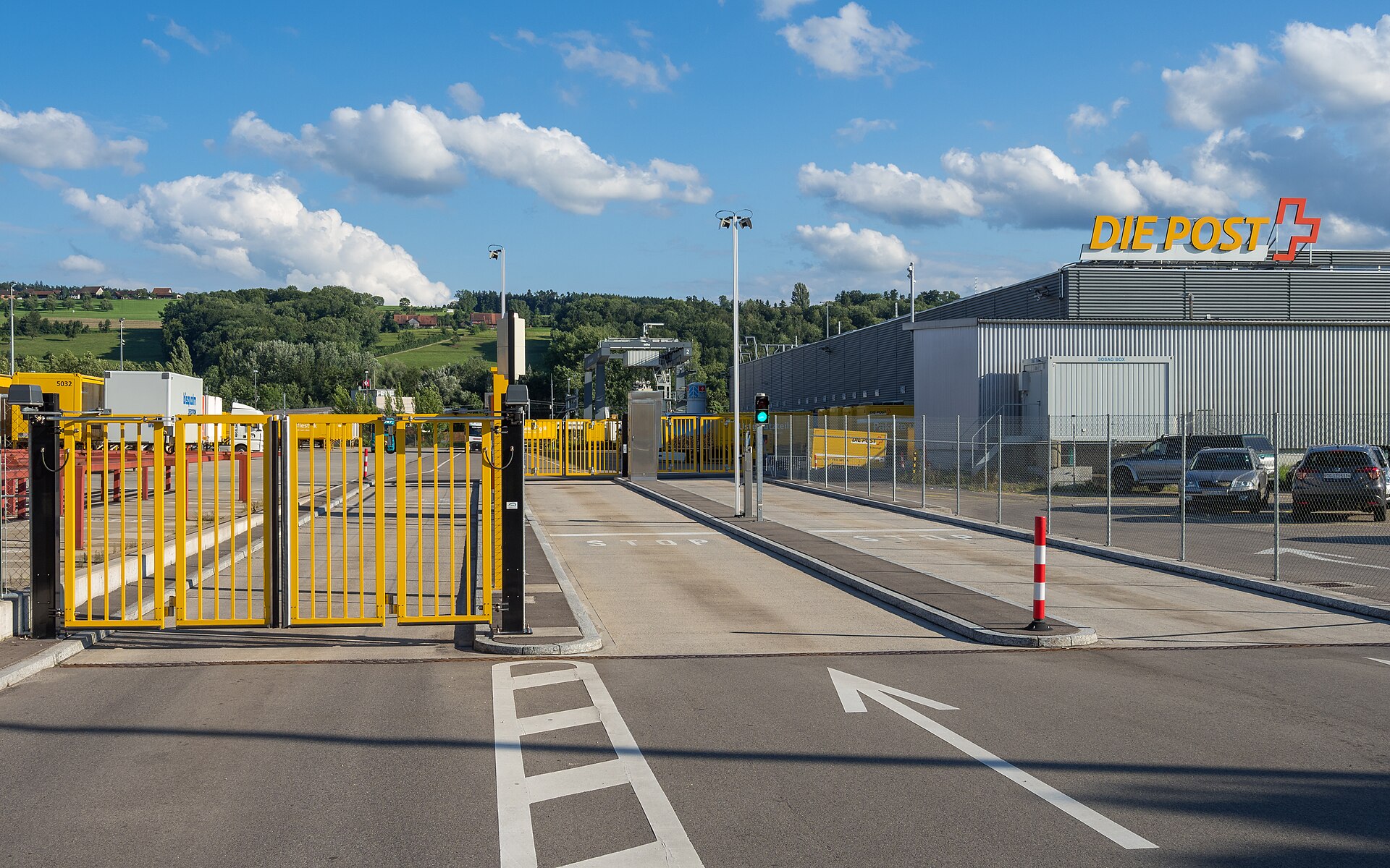 Logistické centrum na triedenie zásielok a balíkov